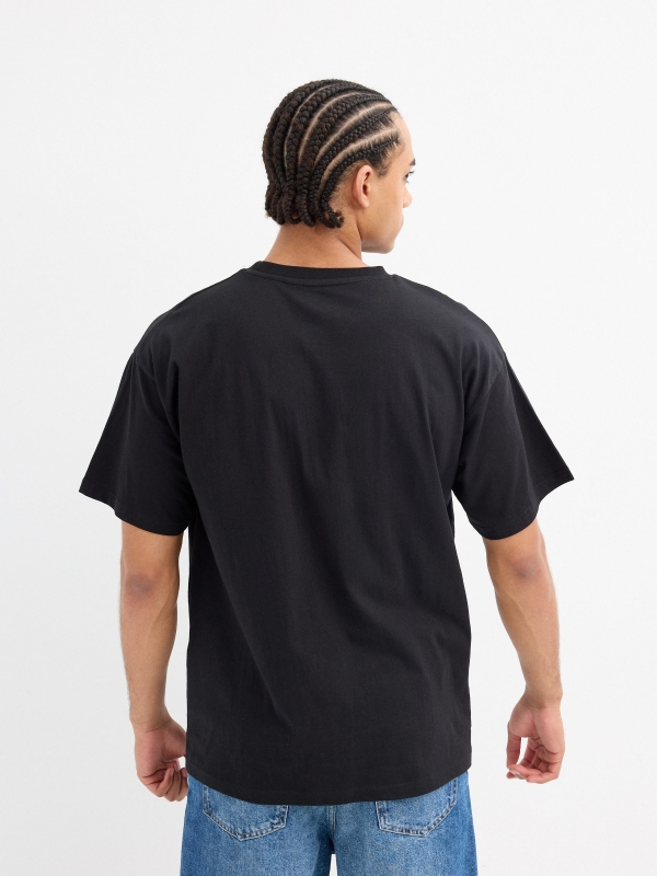 Camiseta Junji Ito negro vista media trasera