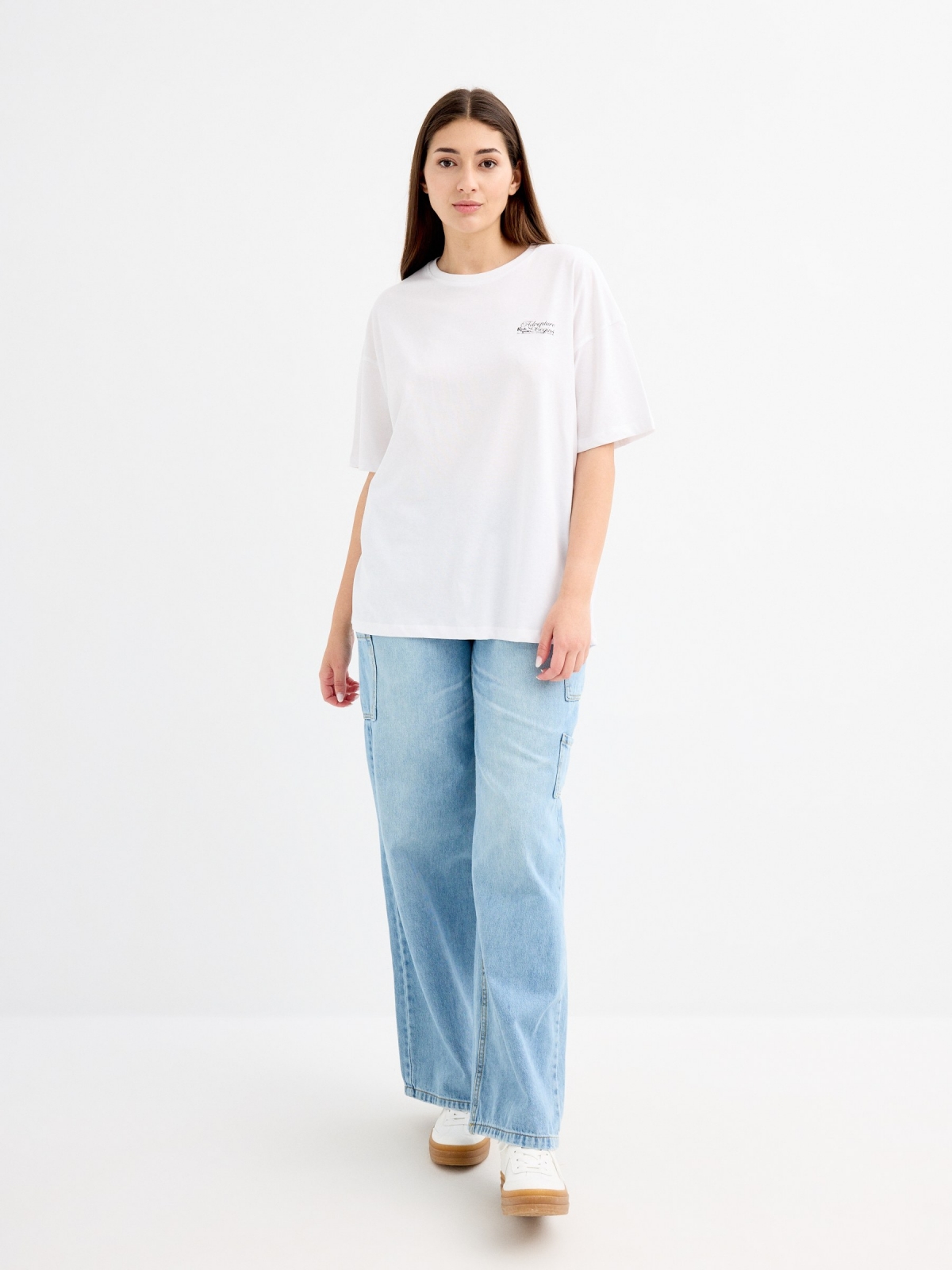 Camiseta oversize adventure blanco vista general frontal