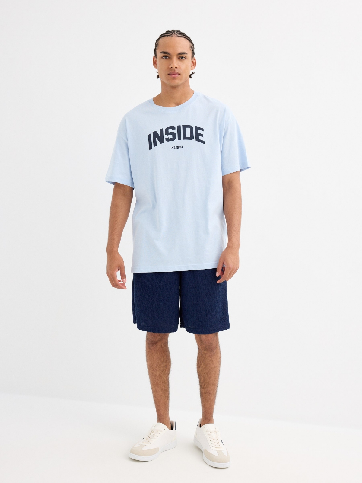 Camiseta texto INSIDE azul claro vista geral frontal