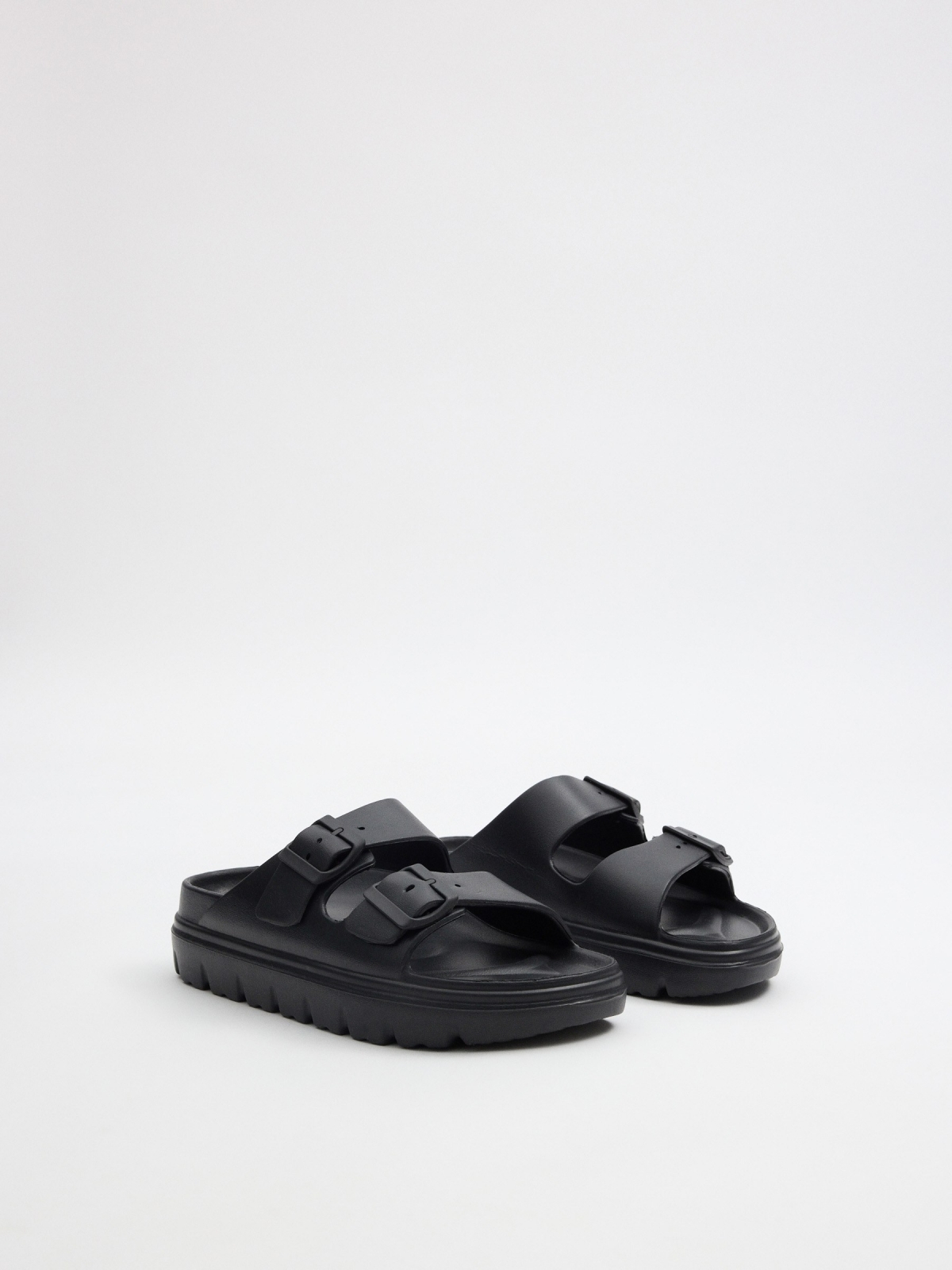 Chinelo plataforma com fivela dupla preta preto vista frontal 45º