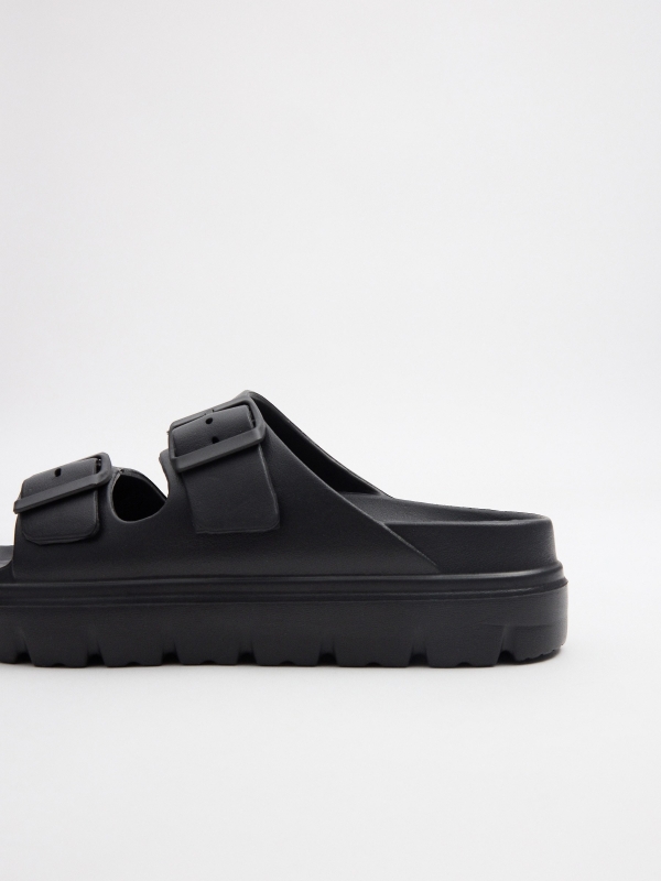Chinelo plataforma com fivela dupla preta preto vista detalhe