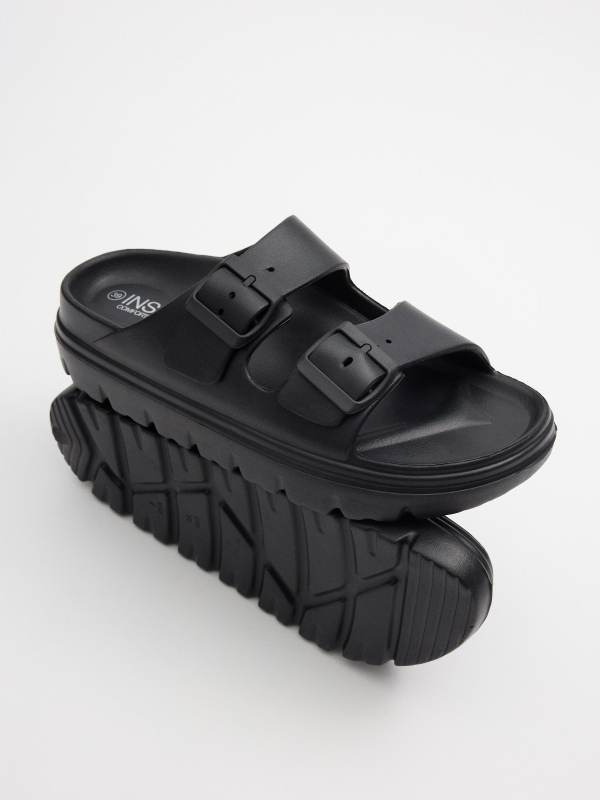 Chinelo plataforma com fivela dupla preta preto vista detalhe