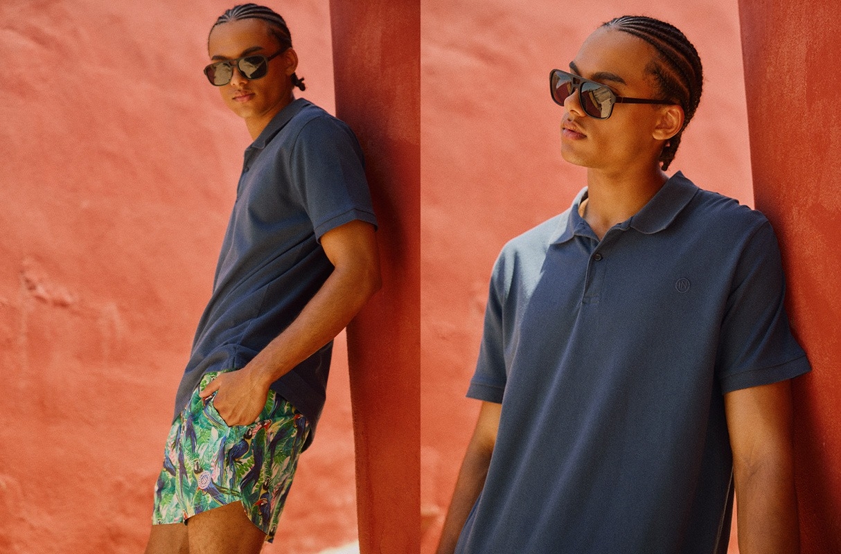 Polo azul marino vista media frontal