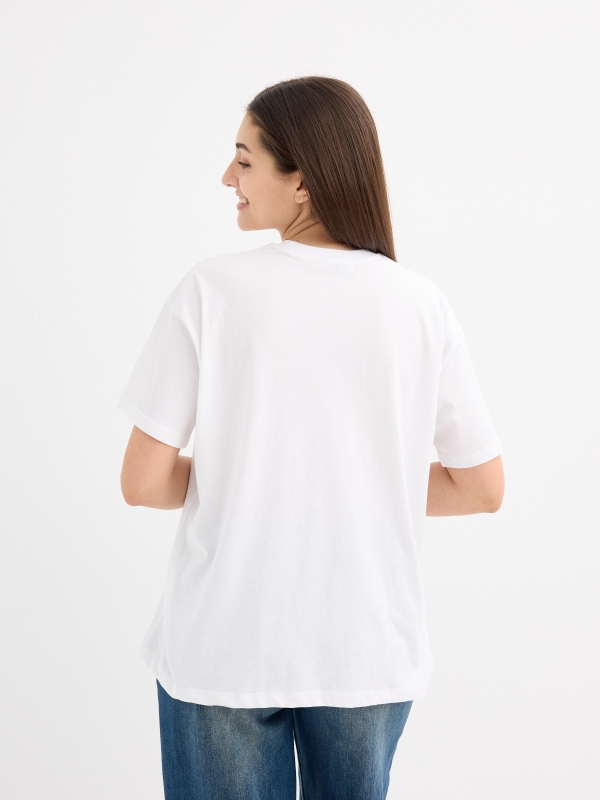 Camiseta oversized Cancún branco vista meia traseira