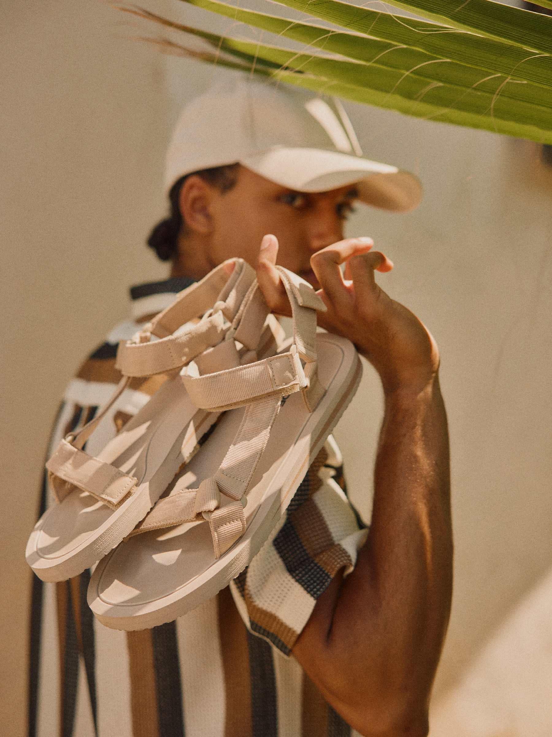 Sandalias tiras velcro crudo