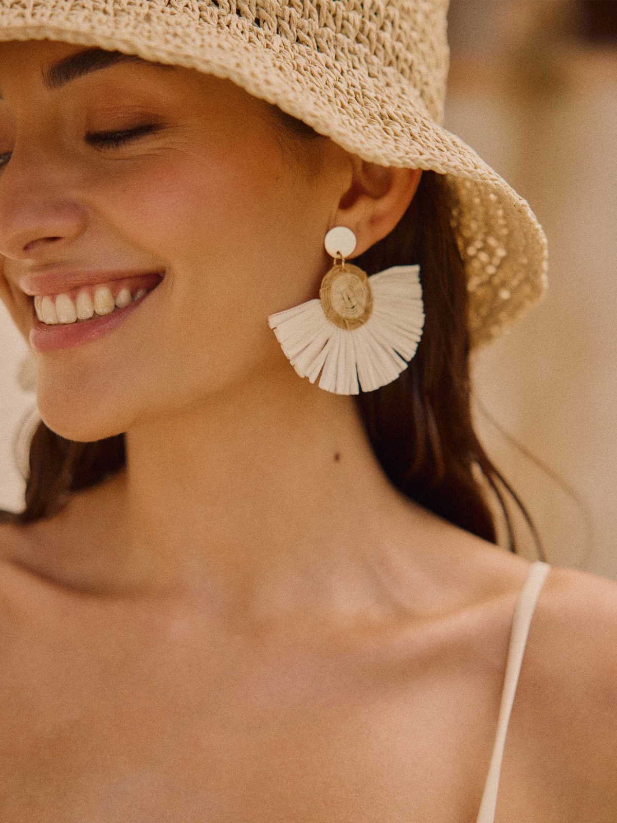 %New% Fiber earrings and fringes beige