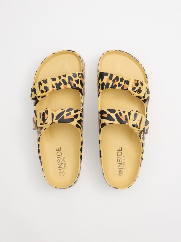Chinelo plataforma com fivela dupla estampo animal preto vista traseira 45º