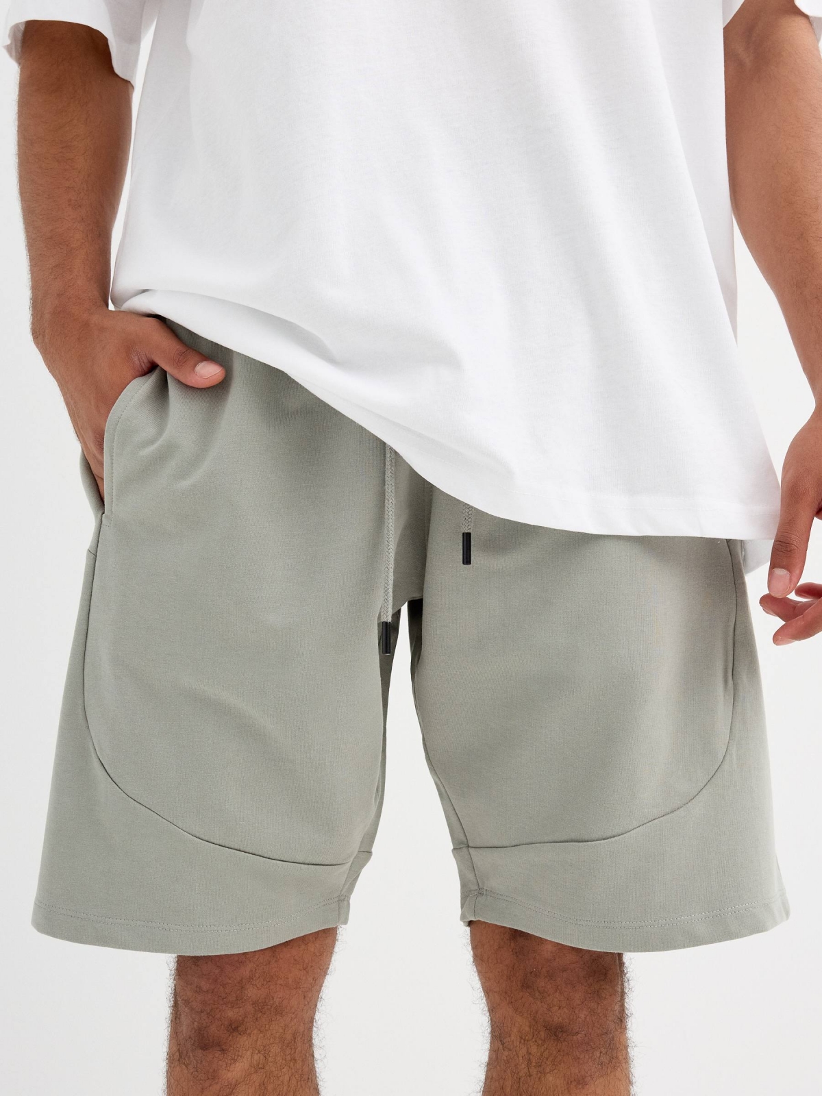 Basic Bermuda jogger green front view