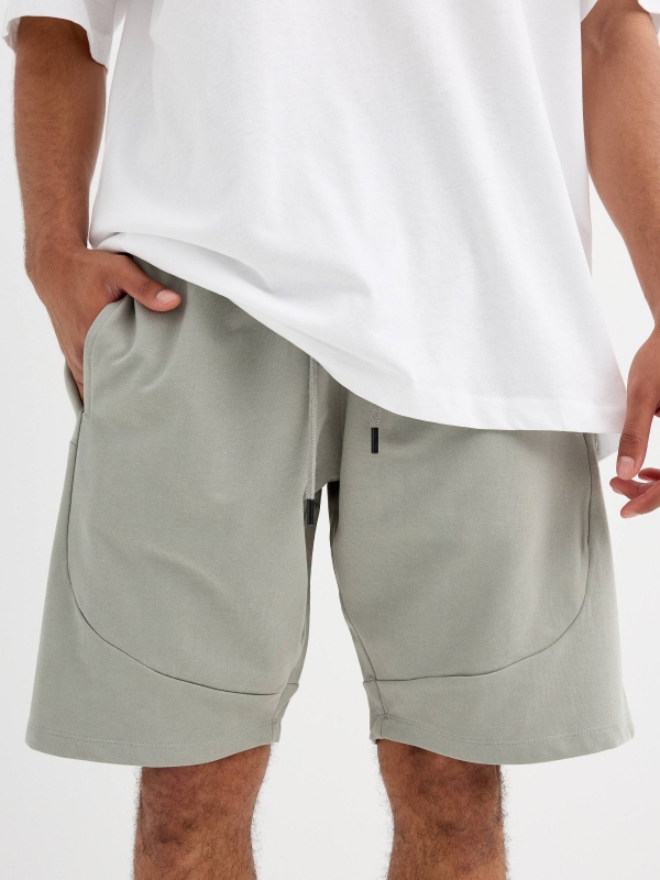 Basic Bermuda jogger green front view