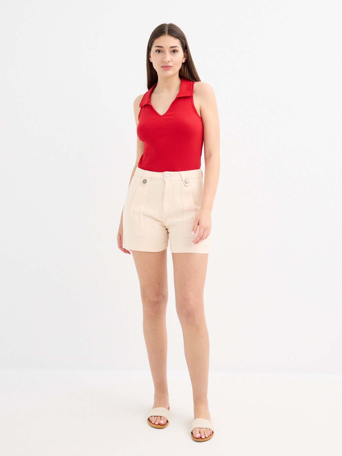 Short beige pinzas beige vista general frontal