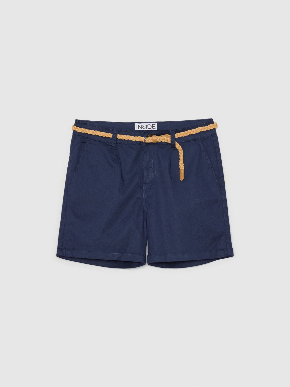  Bermudas com cinto azul vista frontal