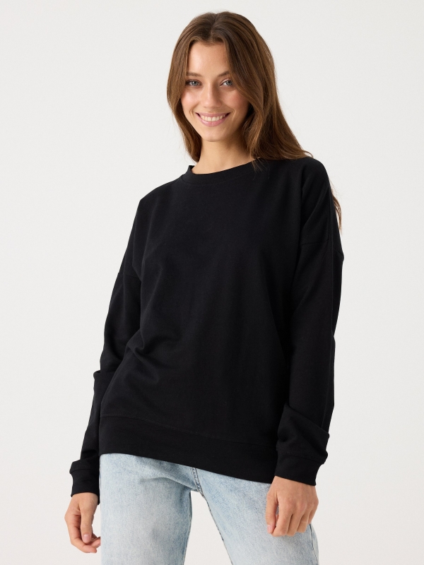 Sudadera básica negro vista media frontal
