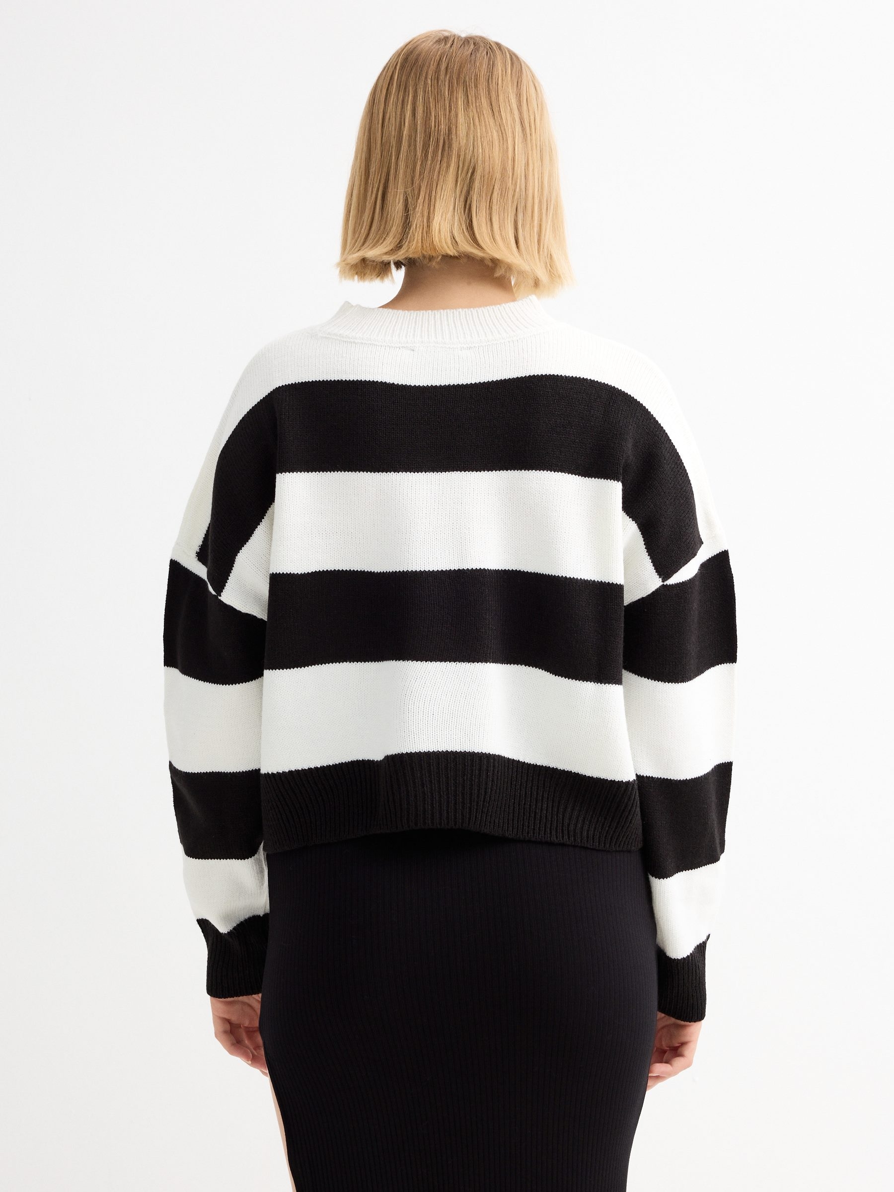 Camisola de gola redonda às riscas branco vista meia frontal