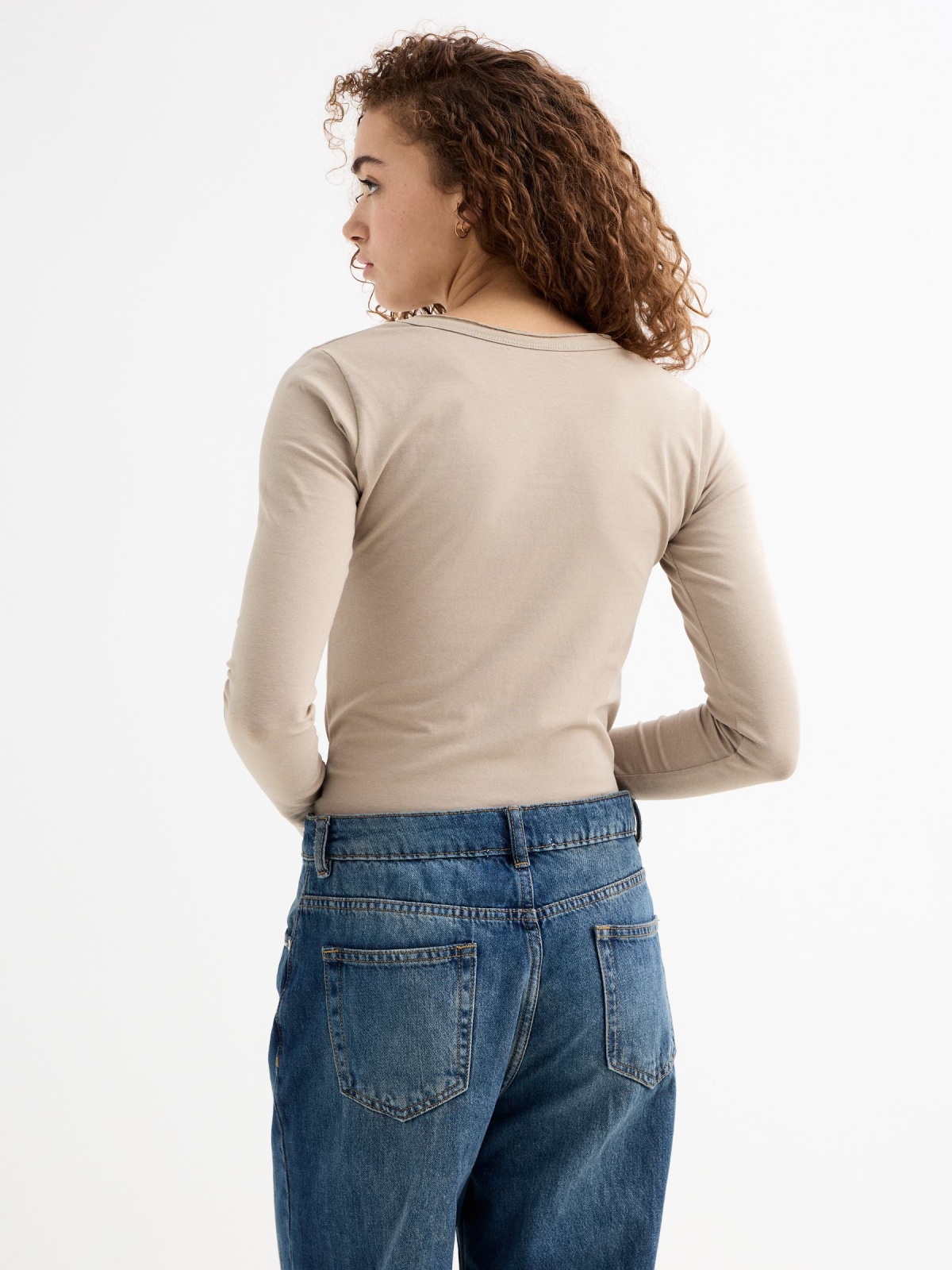 Basic V-neck T-shirt green mink middle back view