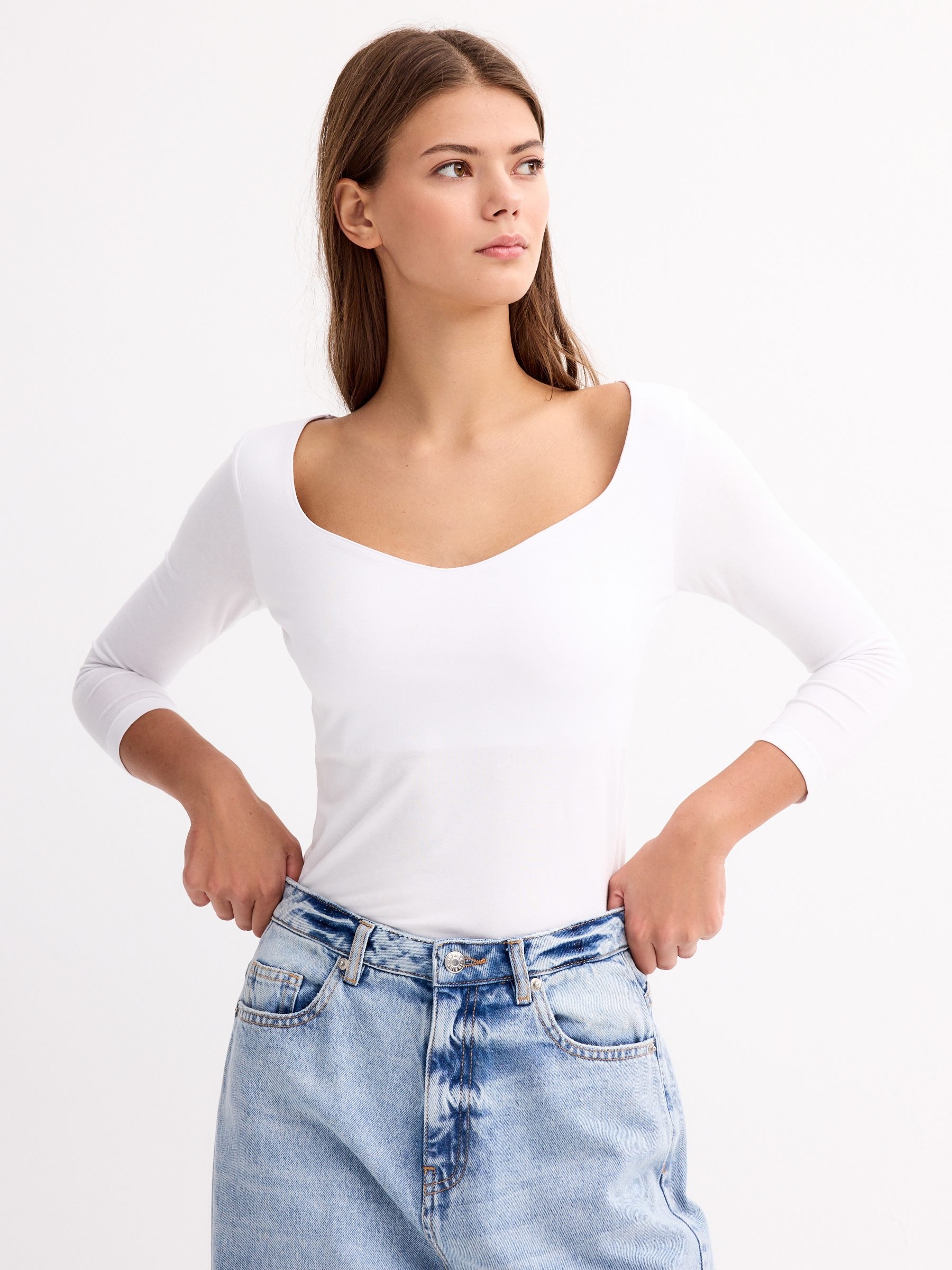 Camiseta básica de corazón blanco vista media frontal
