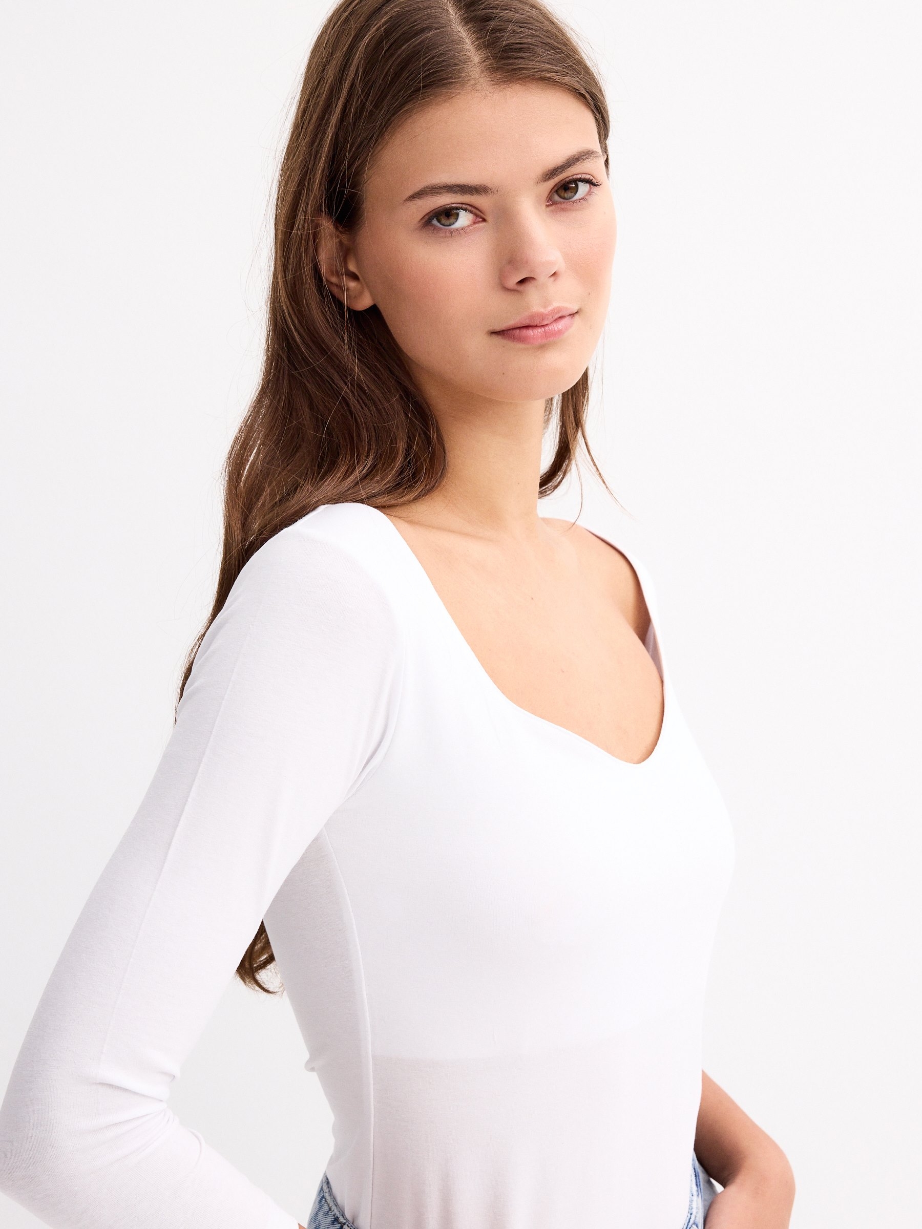 Camiseta básica de corazón blanco vista media frontal