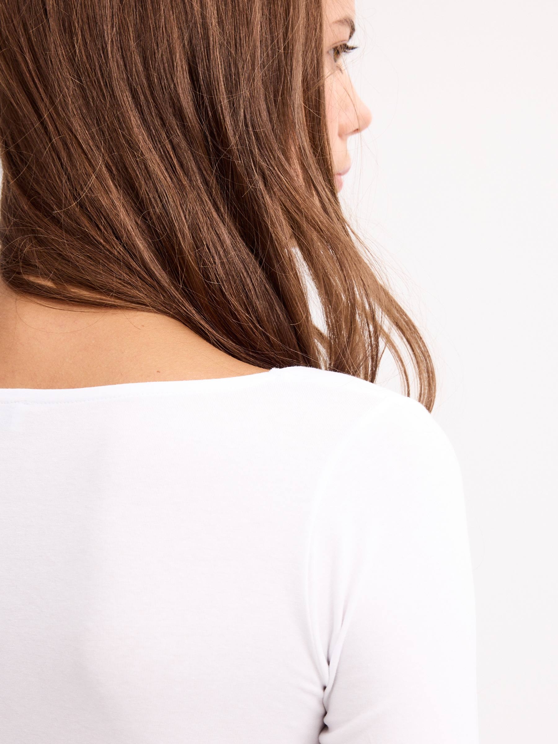 Camiseta básica de corazón blanco vista media frontal