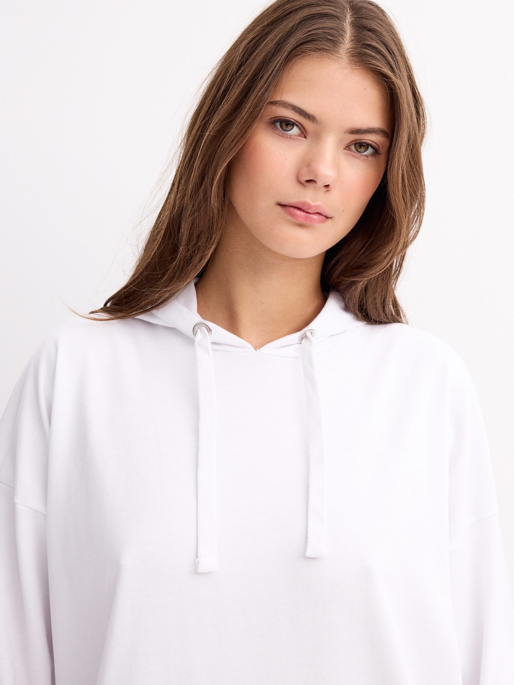 Basic hoodie white middle front view