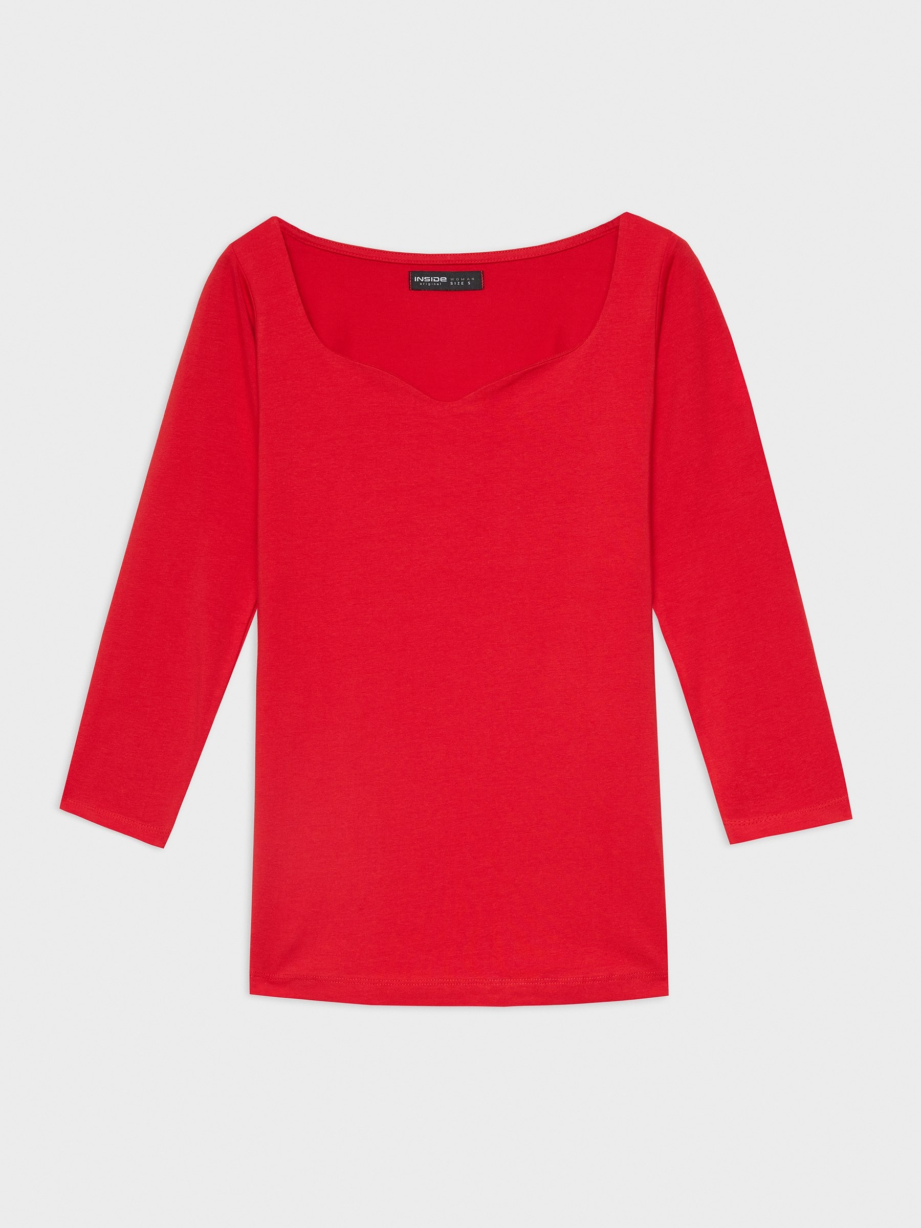 Camiseta básica de corazón rojo vista media frontal