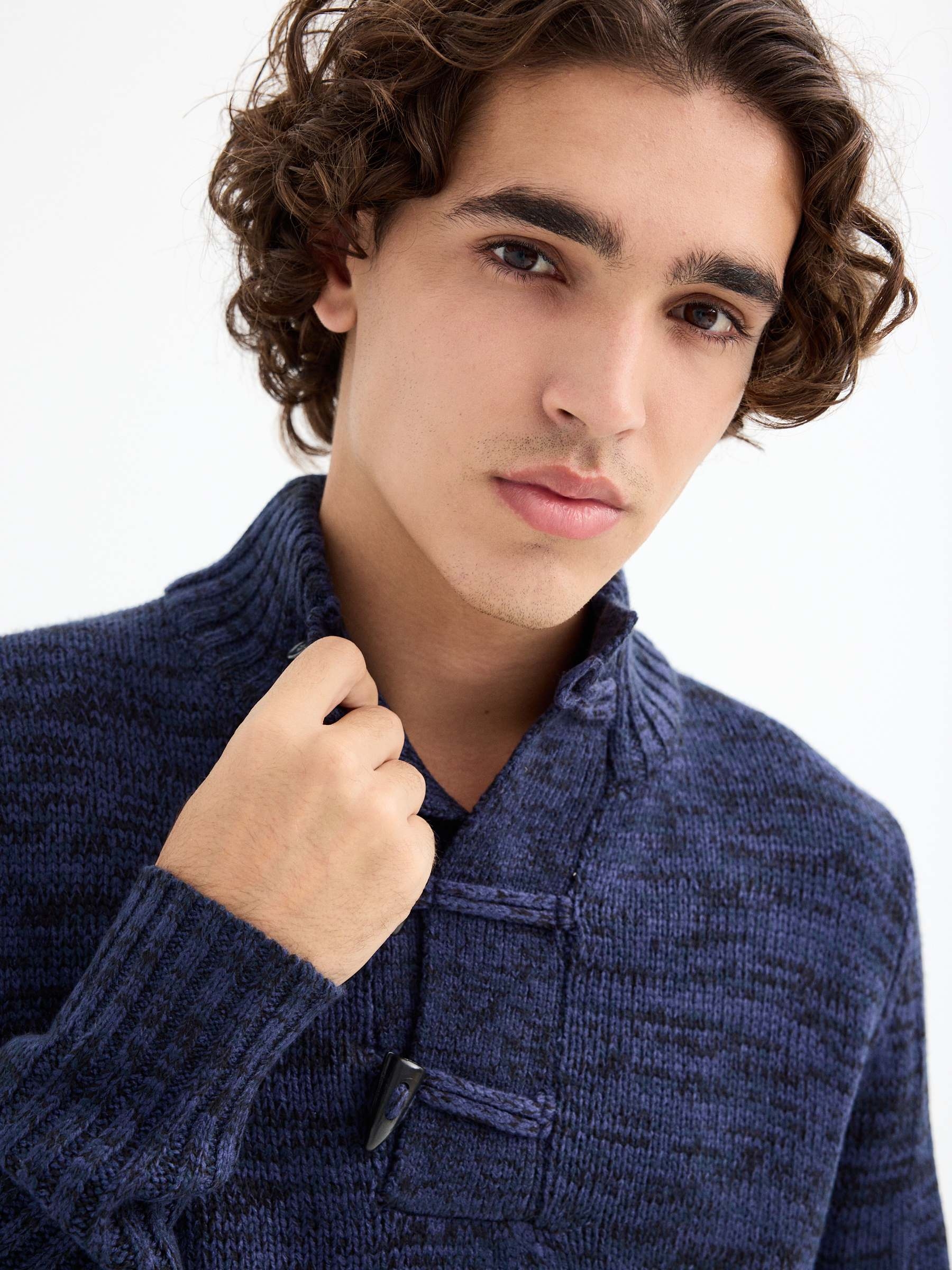 Jersey jaspeado cuello alto azul vista media frontal