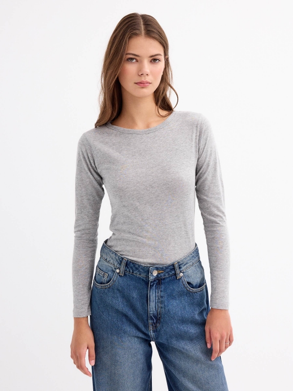 Basic plain T-shirt melange grey middle front view