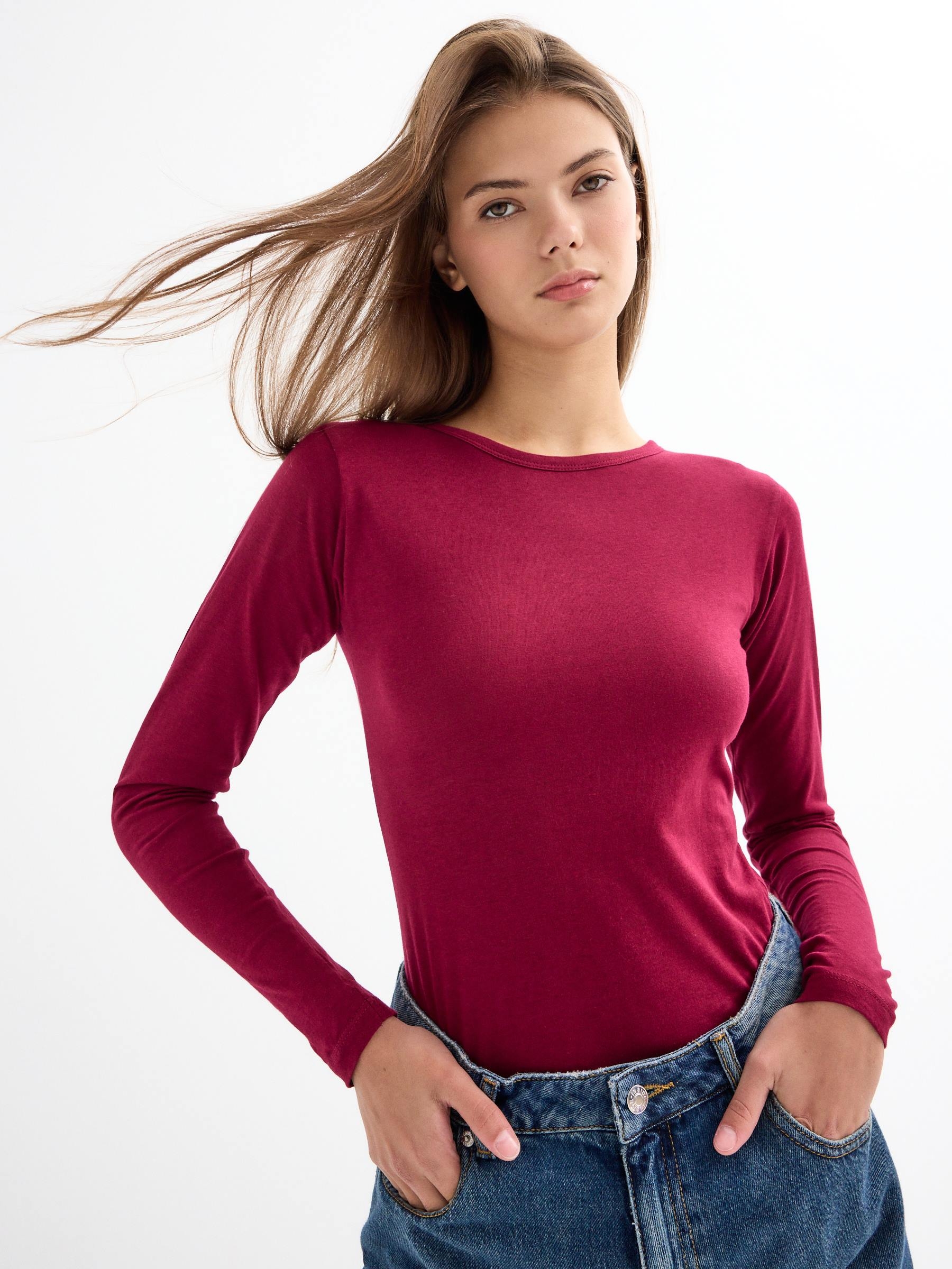 Camiseta básica lisa granate vista media frontal