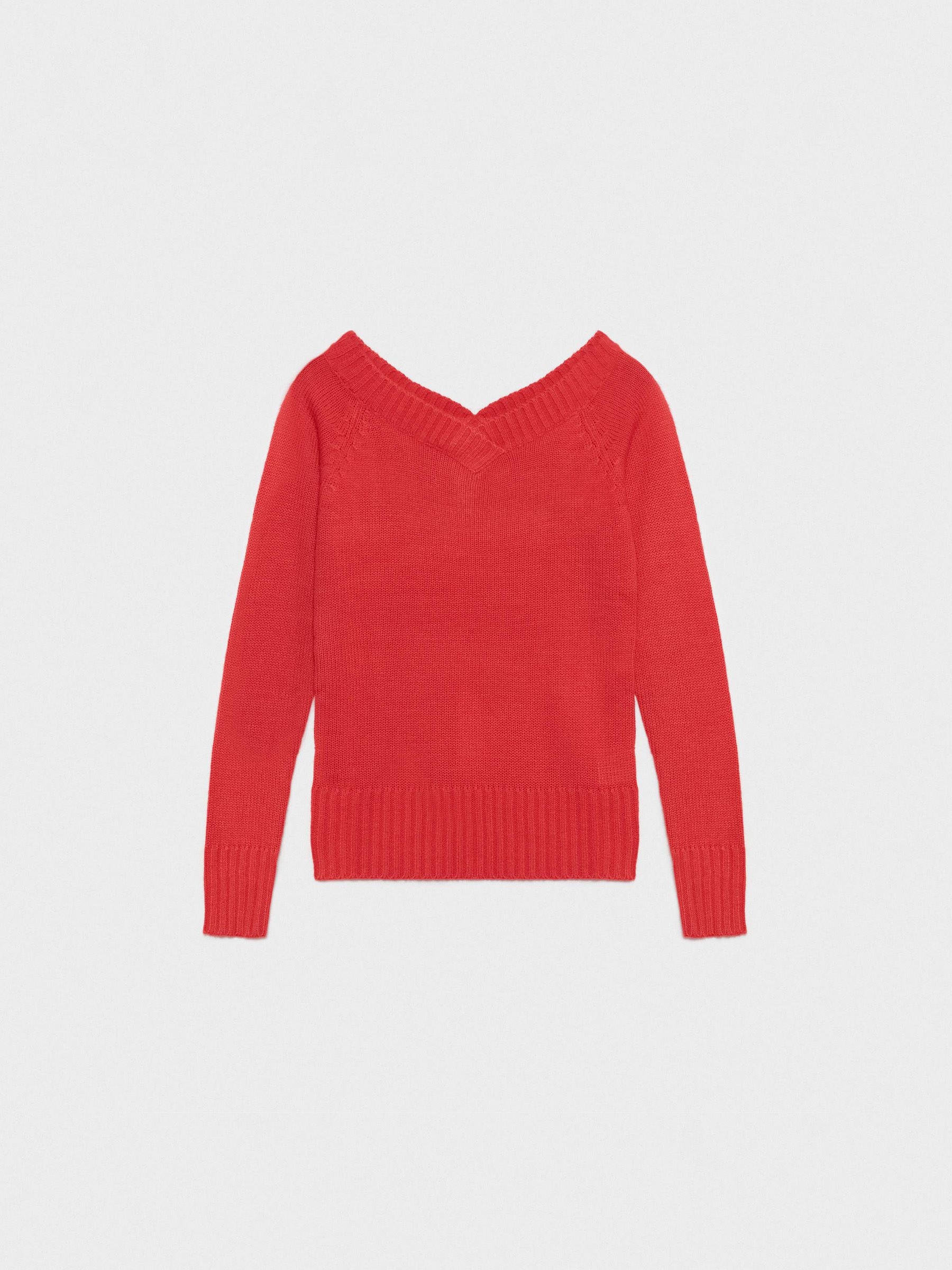 V-neck marbled sweater red middle front view