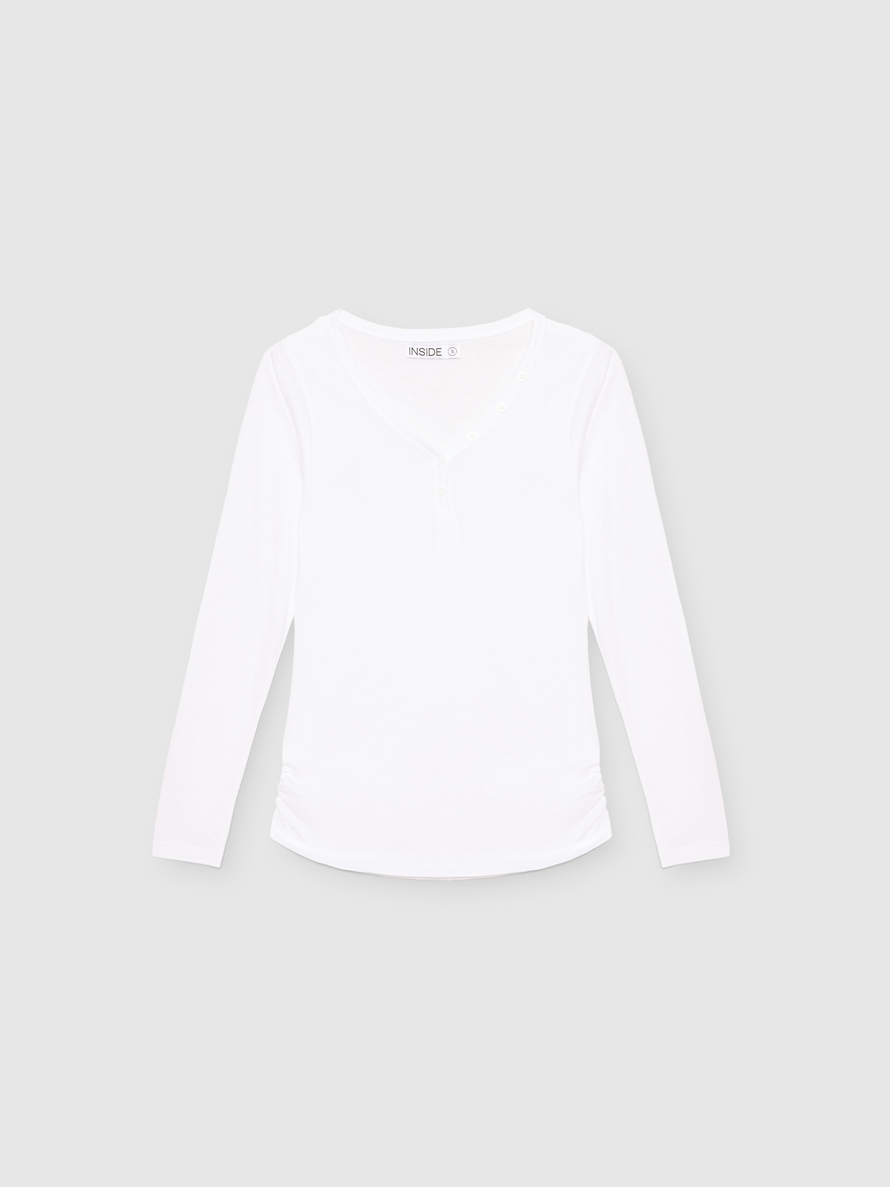 T-shirt com decote em V e botões branco vista meia frontal