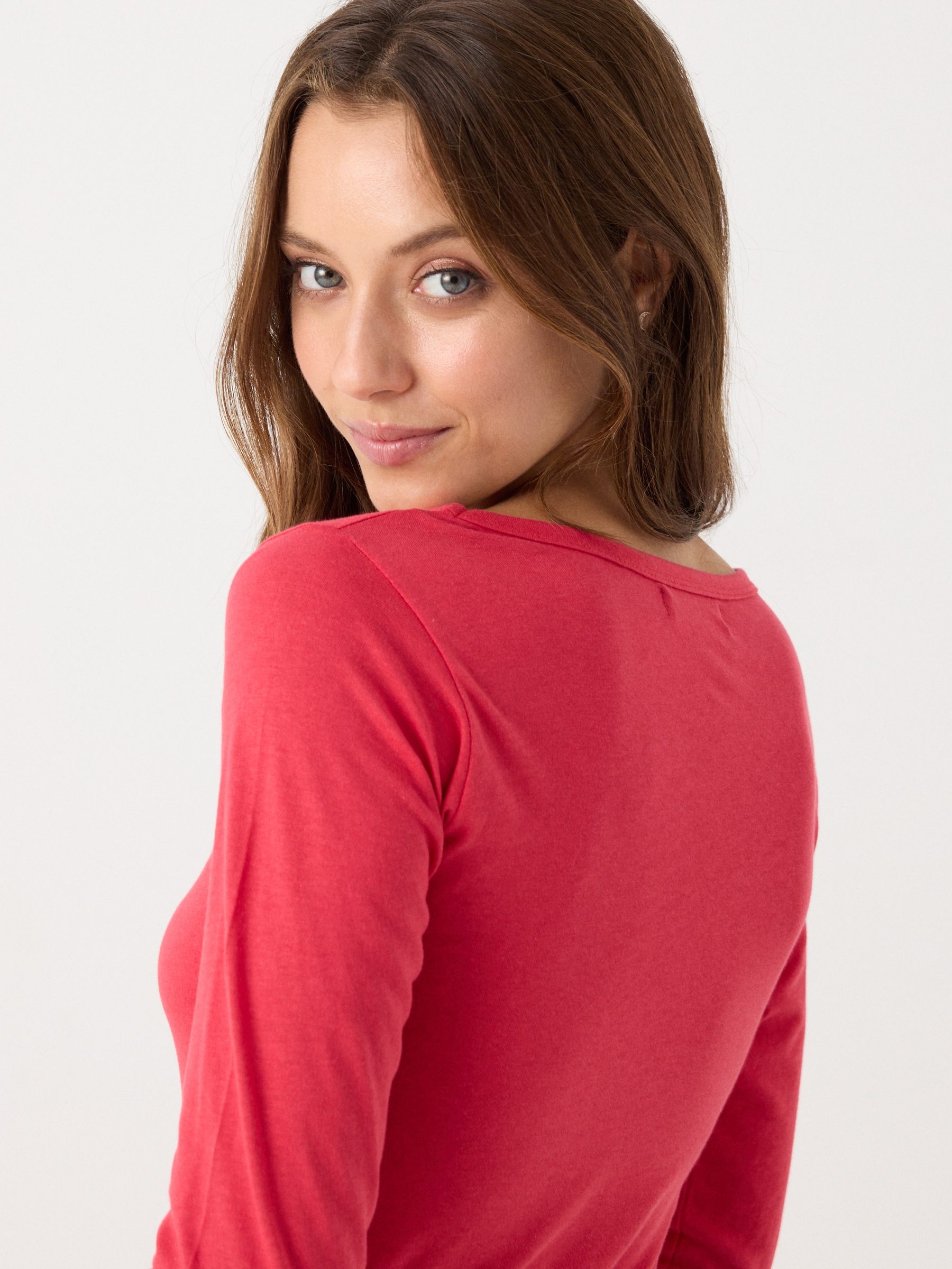 Basic long sleeve t-shirt red middle front view