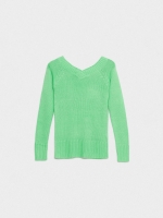 %Pto% V-neck marbled sweater green front view