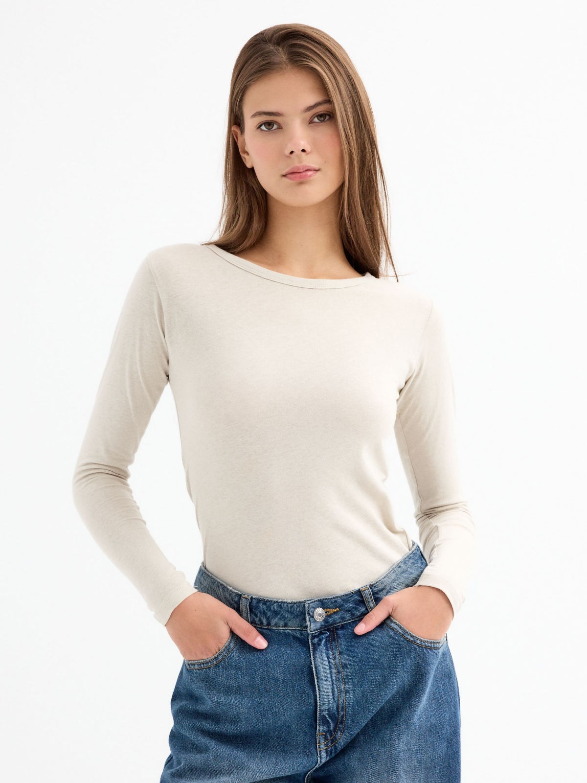 Camiseta básica lisa taupe vista media frontal