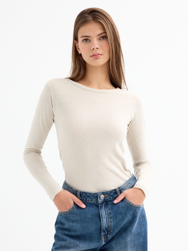 Camiseta básica lisa taupe vista media frontal