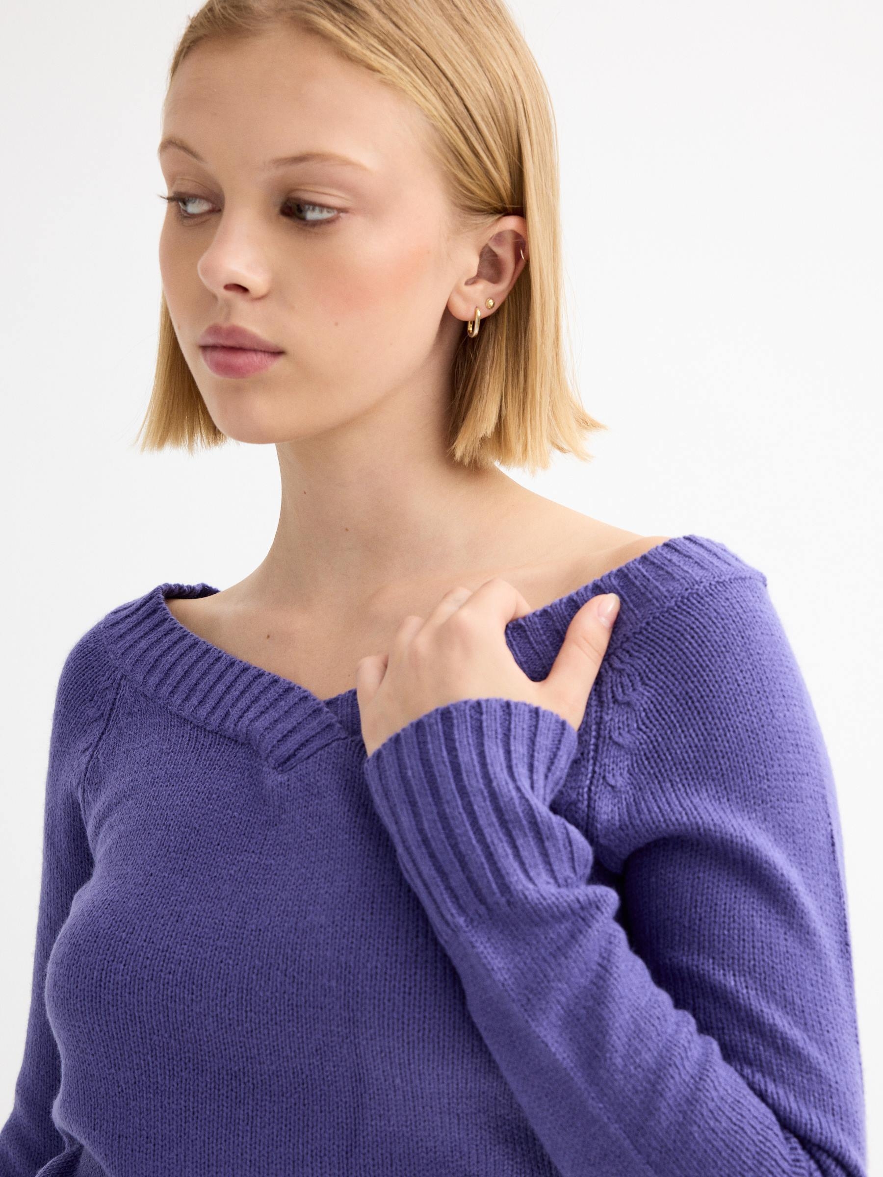 V-neck marbled sweater mauve middle front view