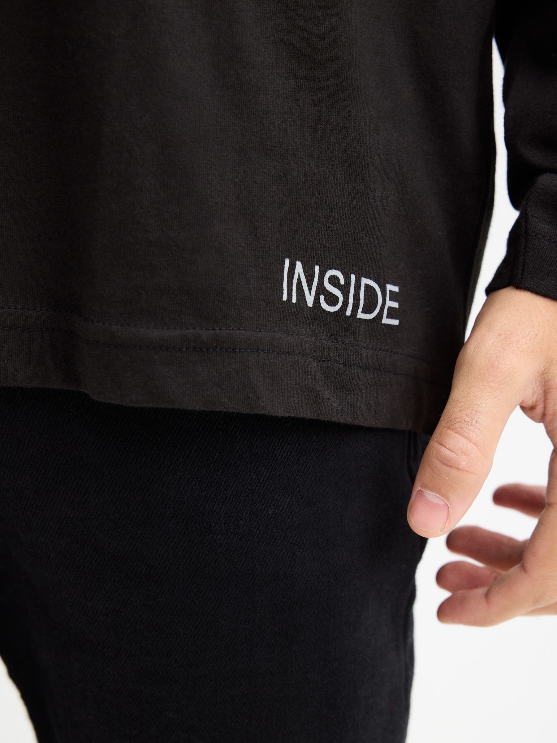 Basic long sleeve t-shirt black middle front view