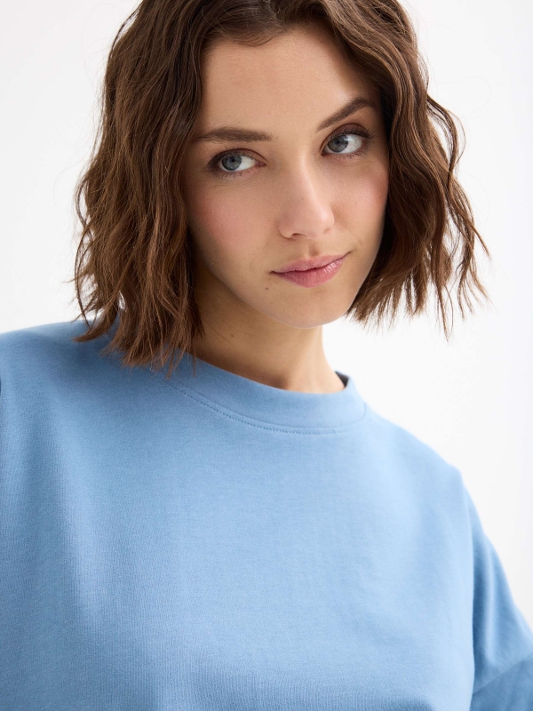 Basic crewneck sweatshirt blue detail view