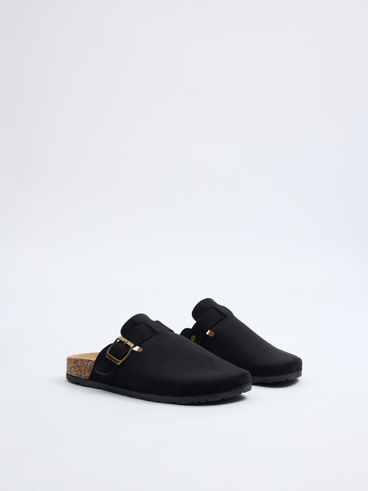 Black clogs black 45º front view