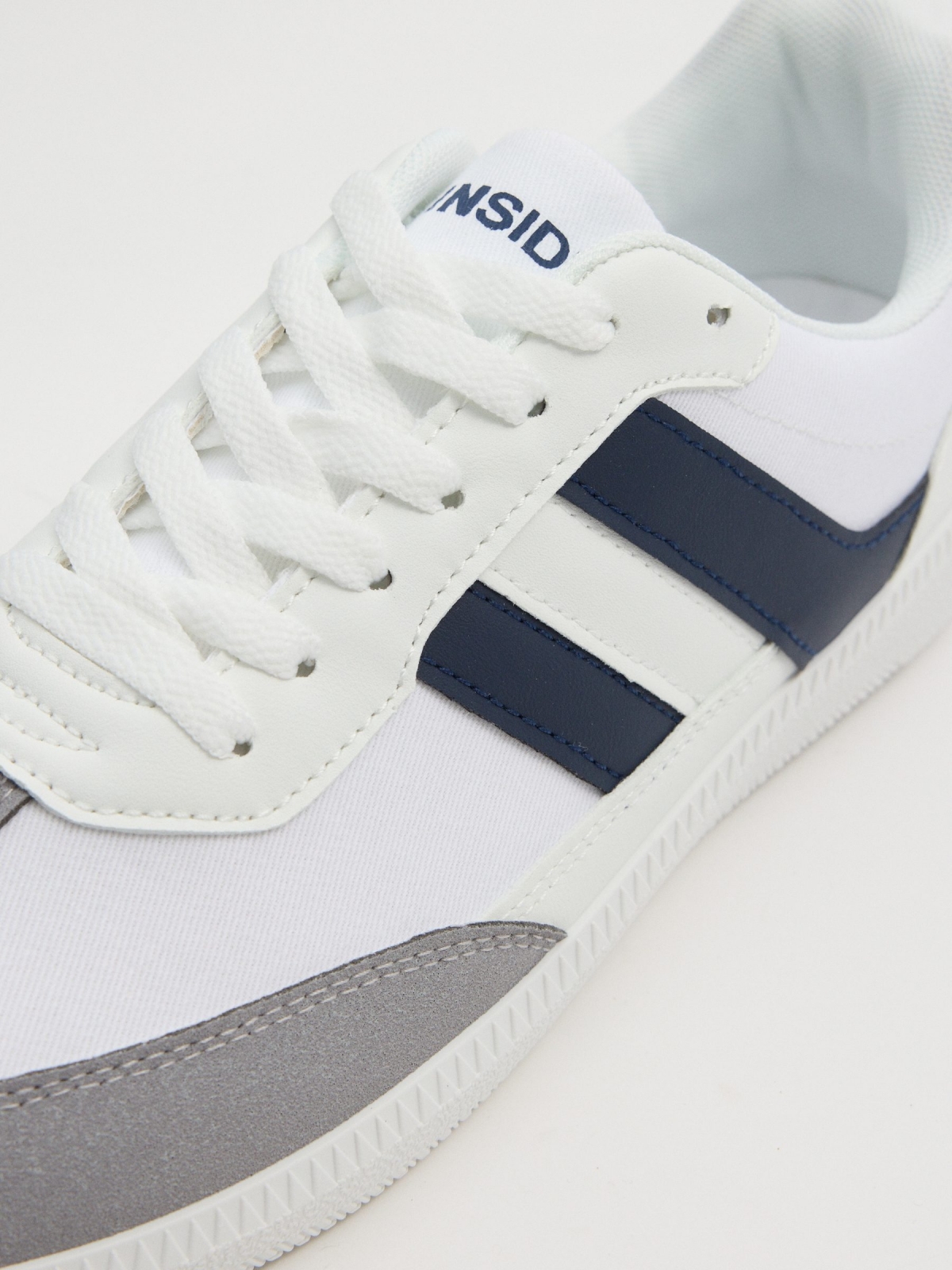 Zapatilla loneta bicolor blanco vista detalle