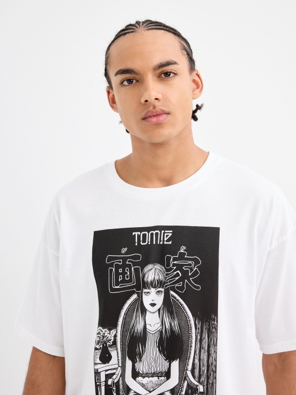 Camiseta Junji ito blanca blanco vista detalle