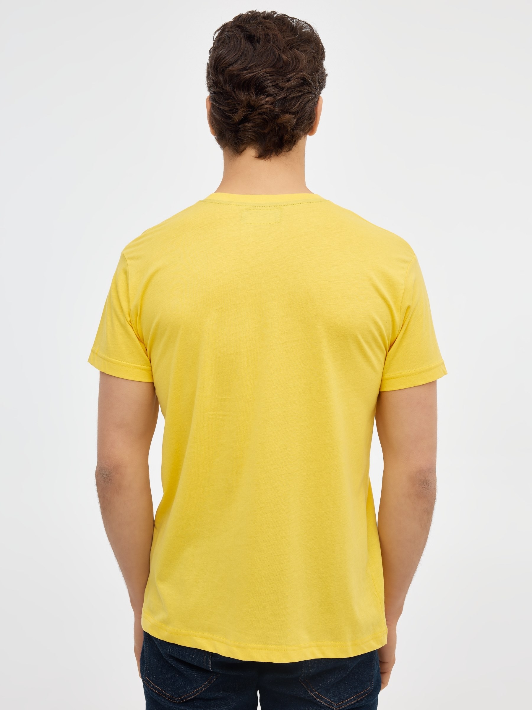 Camiseta básica manga corta amarillo vista media frontal