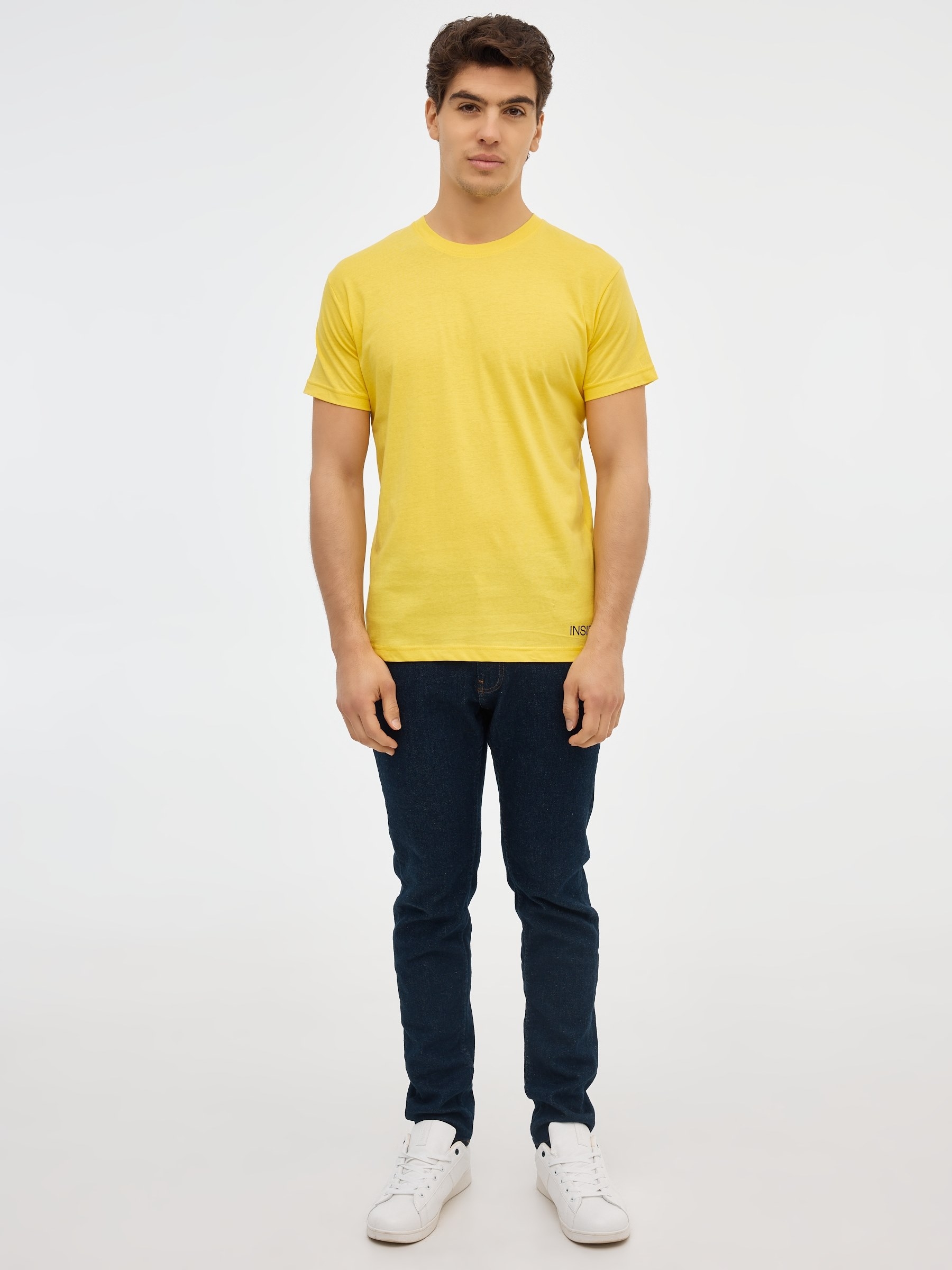 Camiseta básica manga corta amarillo vista media frontal