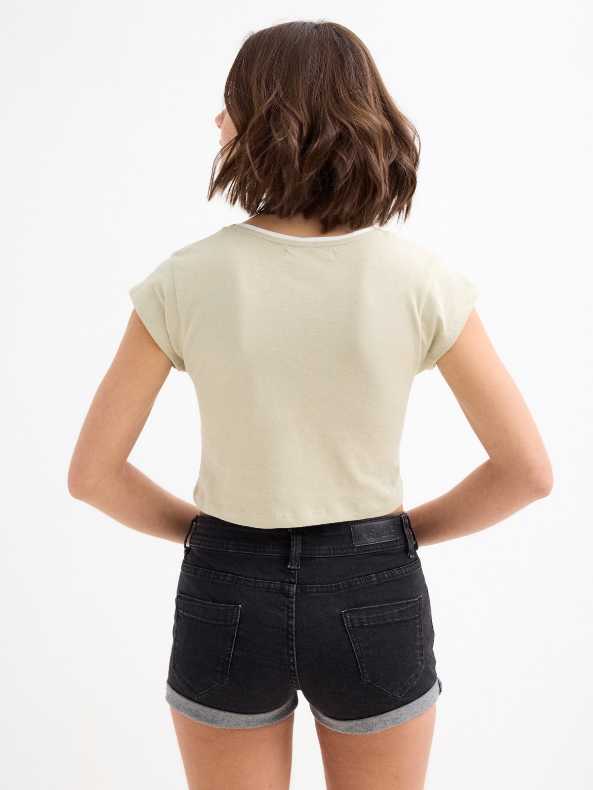 Shorts denim tiro bajo efecto lavado negro vista media trasera