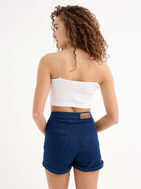 Short denim tiro alto botones azul vista media trasera