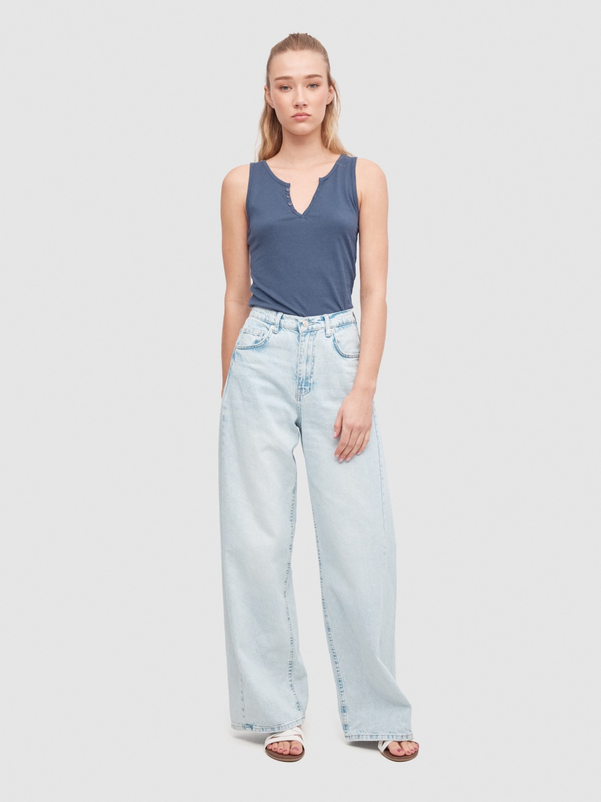 V-neck t-shirt with buttons blue front view