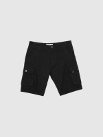 %Pto% Bermuda cargo con bolsillos negro vista frontal