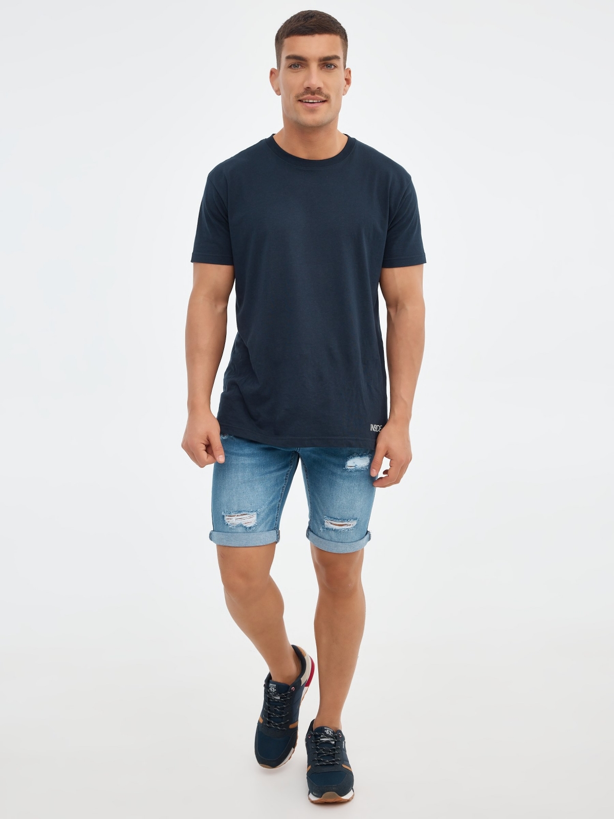 Bermuda jeans desgastada rasgada azul vista geral frontal