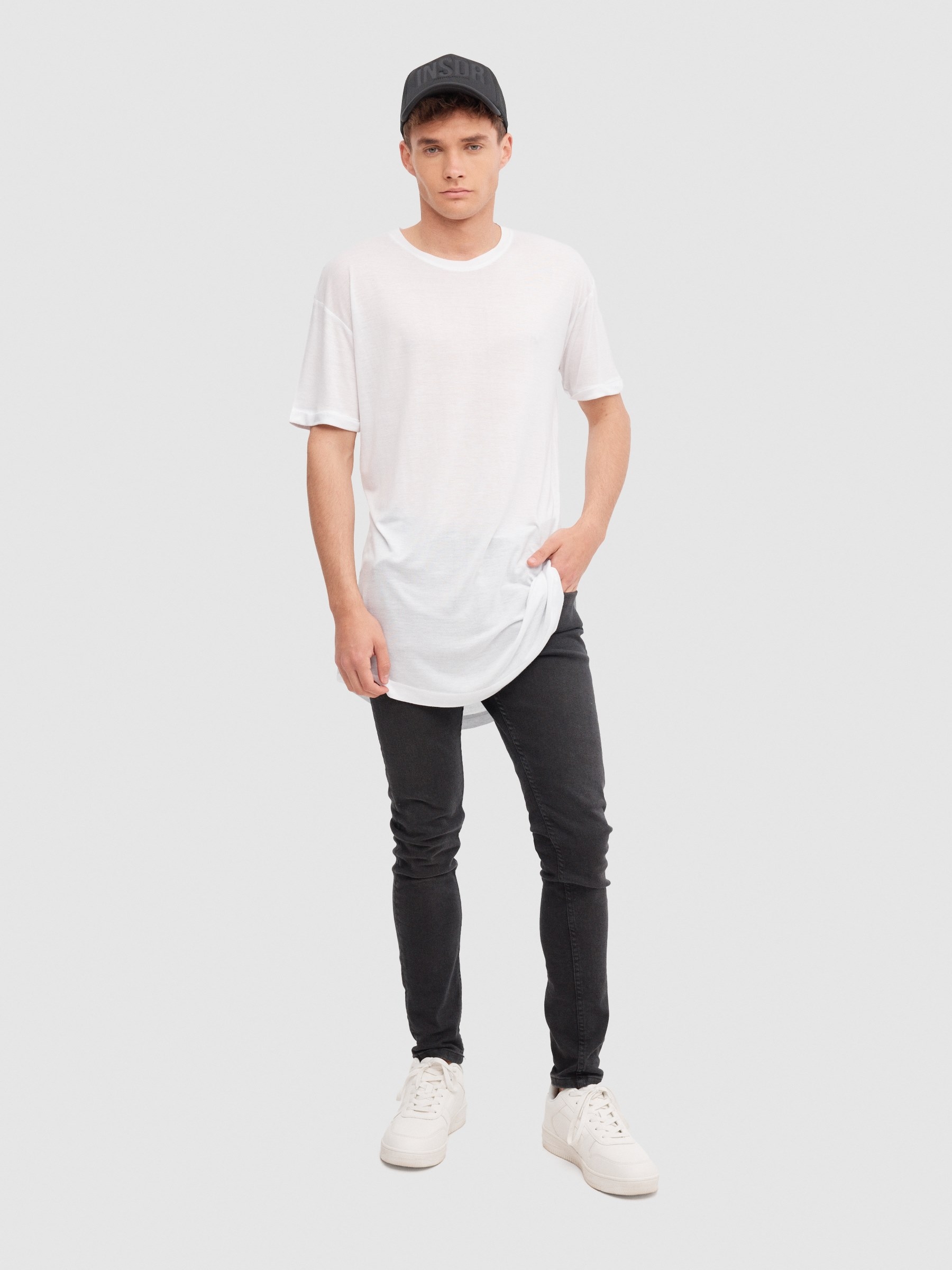 Camiseta larga básica blanco vista media frontal