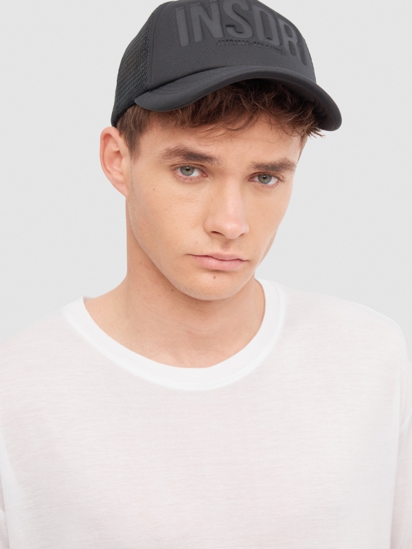 Camiseta longa básica branco vista detalhe