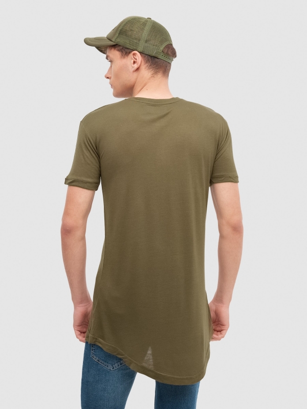 Camiseta longa básica verde vista meia traseira
