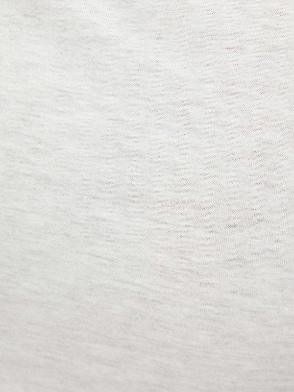 T-shirt decote em V com botões cinza vista detalhe