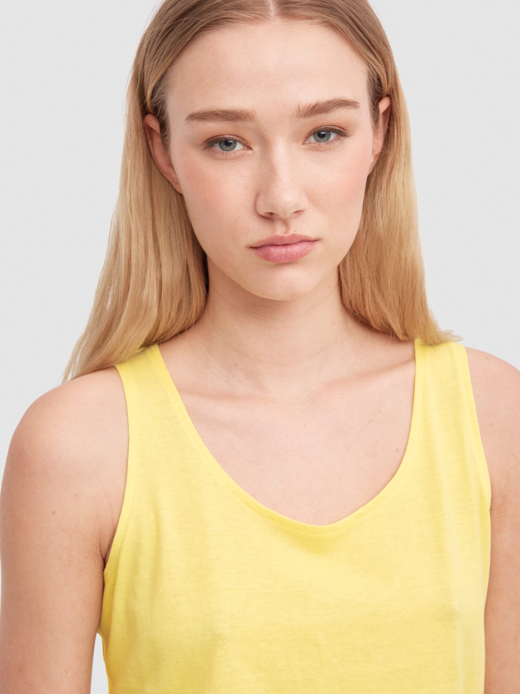 Basic tank t-shirt yellow middle front view